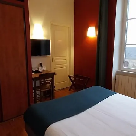 Logis Du Chateau Hotel 3*
