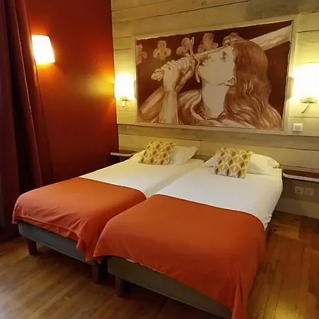 Logis Du Chateau Hotel