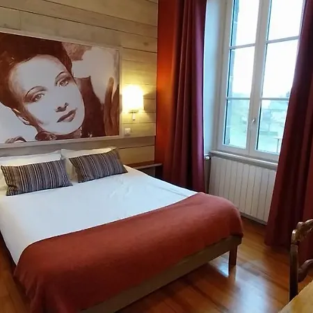 Logis Du Chateau فندق