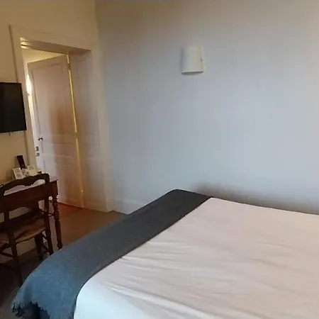 Logis Du Chateau Saint-Rémy-de-Blot