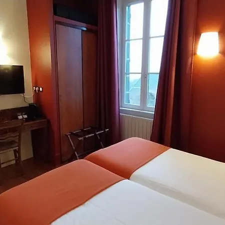 Ξενοδοχείο Logis Du Chateau 3*