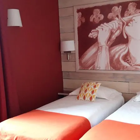 Logis Du Chateau Hotel 3*