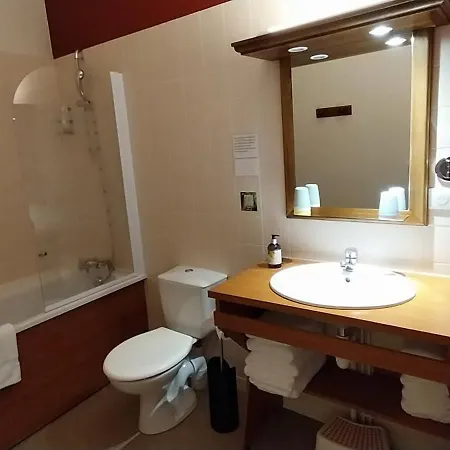 Hotel Logis Du Chateau 3*