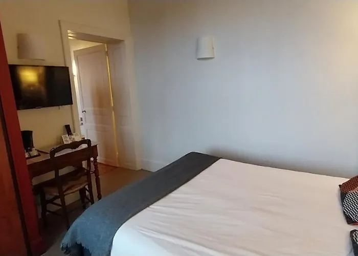 Logis Du Chateau Saint-Rémy-de-Blot